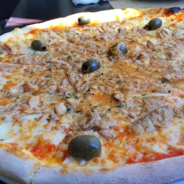Pizza Klasike Ton by Artigiano Tirane