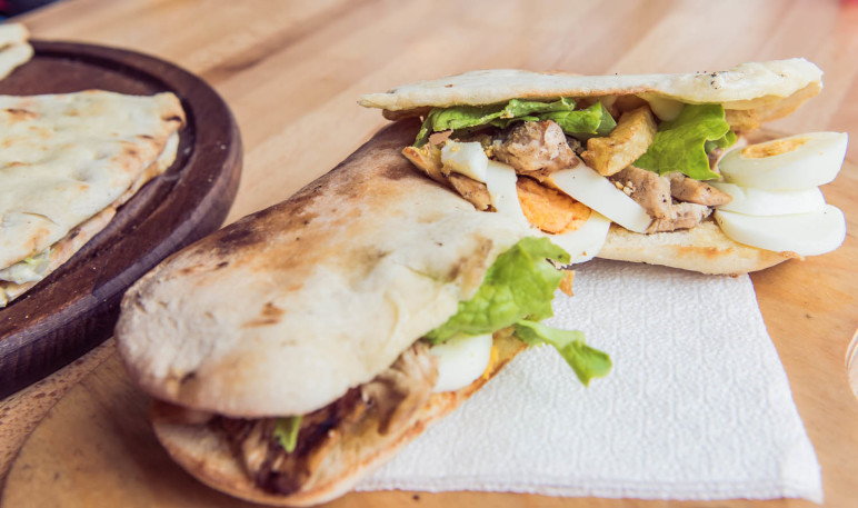 Sandwiche Chicken Mama by Artigiano Tirane