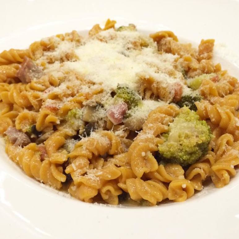Pasta Fresket Fusilli te Kuq by Artigiano Tirane